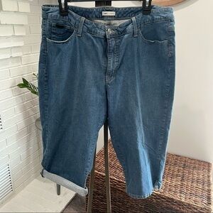 Lee Women’s Capris Size 18 Medium Sit Lower Than Waist❤️